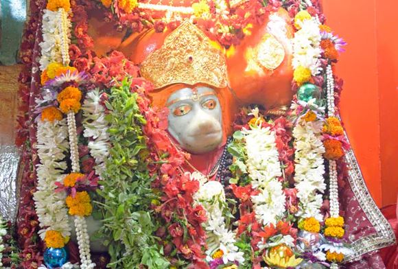 Hanuman Jayanti 2022: कलयुग में जय हनुमान कहने से मिलता है मिलती है सफलता, हनुमान जी को बेसन के लड्डू का भोग लगाएं