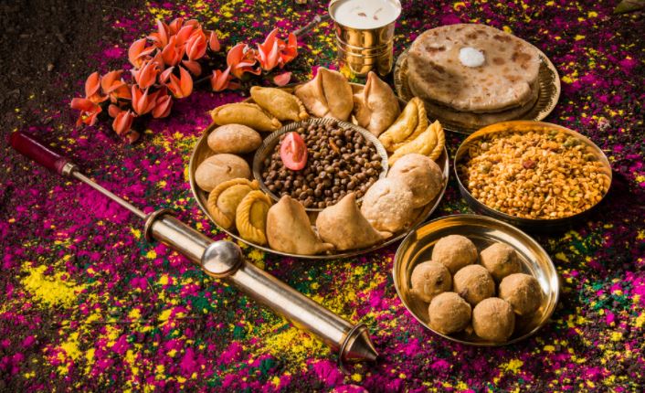 Holi 2022 : होली में खाए परंपरागत व्यंजन, ताजा हो जाएंगी पुरखों की यादें  