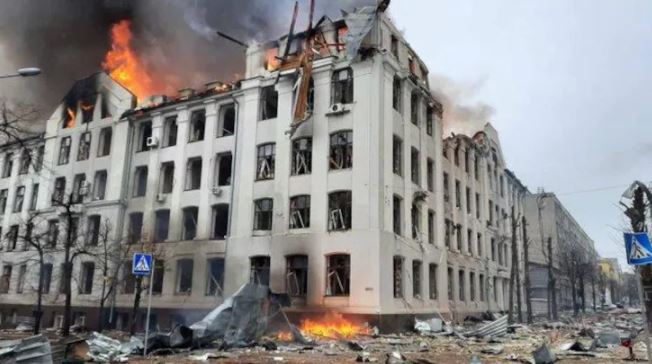 Russia Ukraine War : खारकीव में पुलिस विभाग की इमारत पर रॉकेट से हमला, पल-पल बदल रही  वैश्विक परिस्थितियां