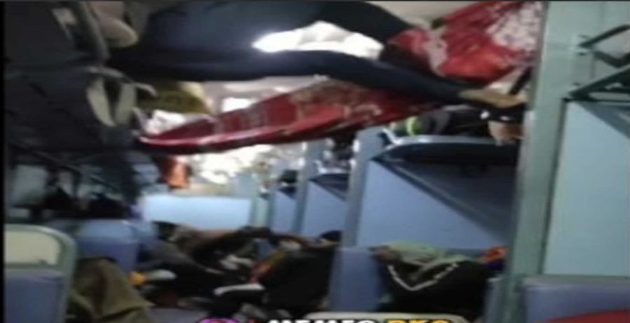 Desi Jugaad VIDEO: ट्रेन में सीट न मिलने पर शख्स ने बनाई स्पेशल सीट, फिर जो हुआ देख नहीं रोक पाएंगे हंसी