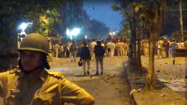 Jahangirpur Violence : दिल्ली पुलिस ने दर्ज की FIR, अब तक 14 संदिग्ध गिरफ्तार, जानें बड़े अपडेट्स
