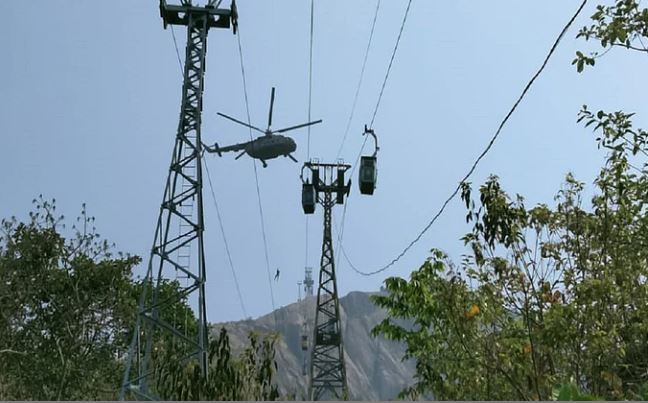 Jharkhand rope way News: देवघर में त्रिकुट पहाड़ पर बड़ा हादसा, NDRF के साथ हेलिकॉप्टर से रेस्क्यू कर रही वायु सेना, फंसे हैं 48 लोग