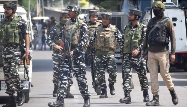 Jammu-Kashmir: आतंकियों से मुठभेड़ के दौरान सेना का एक जवान शहीद, सर्च अभियान जारी