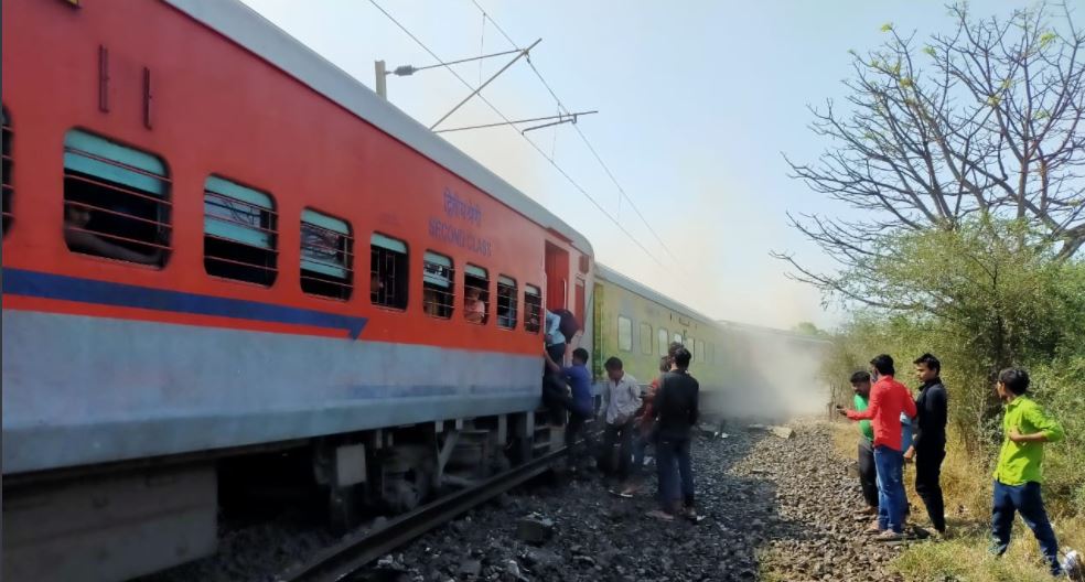 नासिक: लाहवित और देवलाली के बीच बड़ा रेल हादसा, जयनगर एक्सप्रेस के 11 डिब्बे पटरी से उतरे