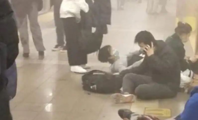 न्यूयॉर्क में आतंकी हमले की आशंका: मेट्रो स्टेशन पर अंधाधुंध हुई फायरिंग, कई लोग गंभीर रूप से घायल