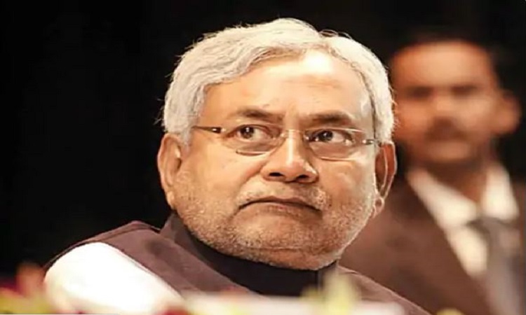 Political Temperature Rises in Bihar : नीतीश कुमार का फरमान- अगले 72 घंटे पटना से बाहर न जाएं विधायक