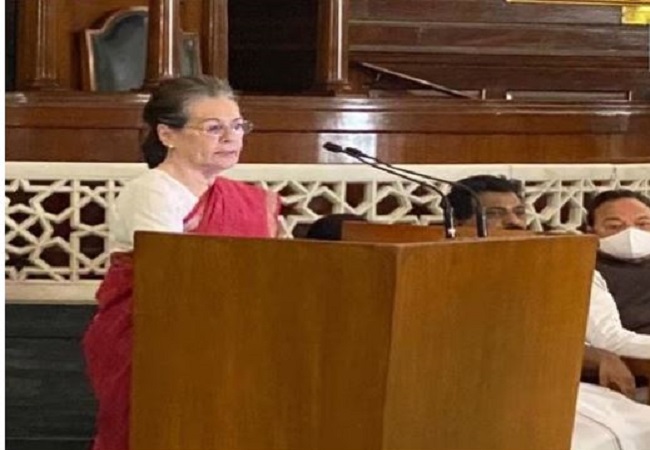 लोकतंत्र व समाज के लिए कांग्रेस का पुनरुद्धार जरूरी, संसदीय दल की बैठक में बोलीं ​सोनिया गांधी