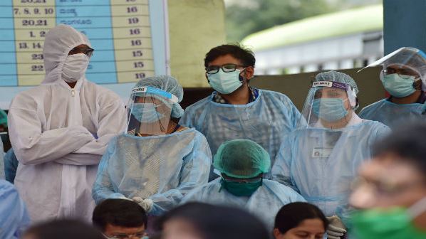 corona virus update: भारत में कोरोना संक्रमण के बढ़ रहे केस, 24 घंटे में मिले 3,324 संक्रमित  