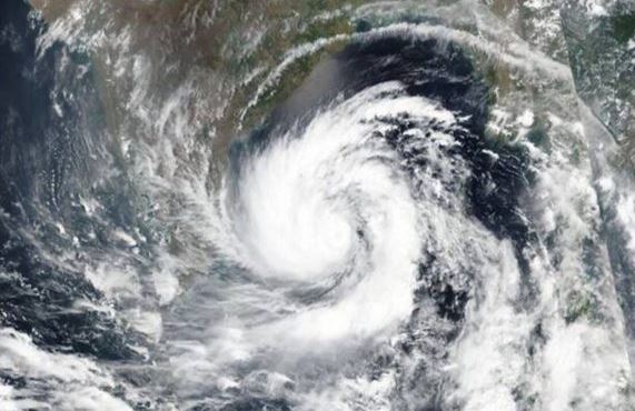 Asani cyclone : चक्रवाती तूफान असानी ने बंगाल में दिया दस्तक, आंधी-तूफान के साथ बारिश शुरू
