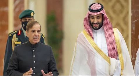 Pakistan : कंगाल पाकिस्तान ने दोस्तों से मांगा पैसा, चीन-सऊदी और UAE  कर्ज देने से कर रहे हैं आनाकानी