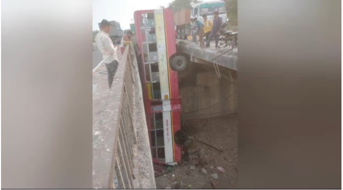 Unnao Road Accident : उन्नाव में पुल से नीचे गिरी रोडवेज बस, 25 लोग घायल,7 की हालत गंभीर