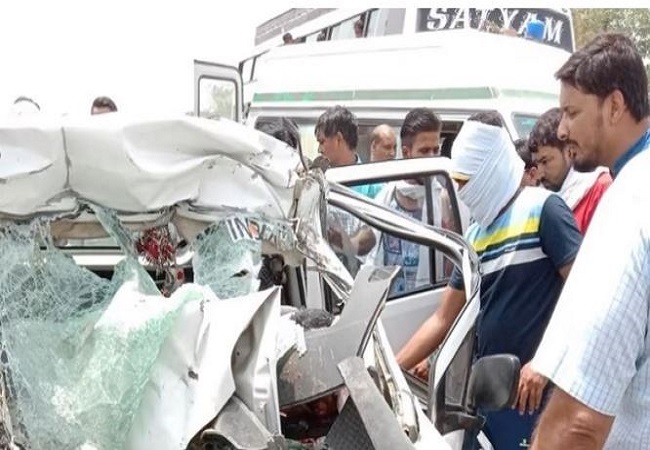 Kanpur Dehat News: पानी के टैंकर में टकराई कार, चार लोगों की दर्दनाक मौत