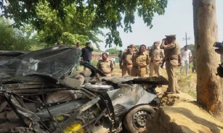 Moradabad News: बरातियों की कार खंभे और पेड़ से टकराई, 6 की दर्दनाक मौत