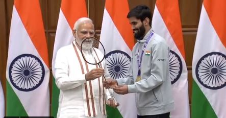 PM Modi :PM मोदी ने की थॉमस कप जीतकर इतिहास रचने वाली भारतीय बैडमिंटन टीम से की मुलाकात,कहा-पूरे भारत को गर्व है