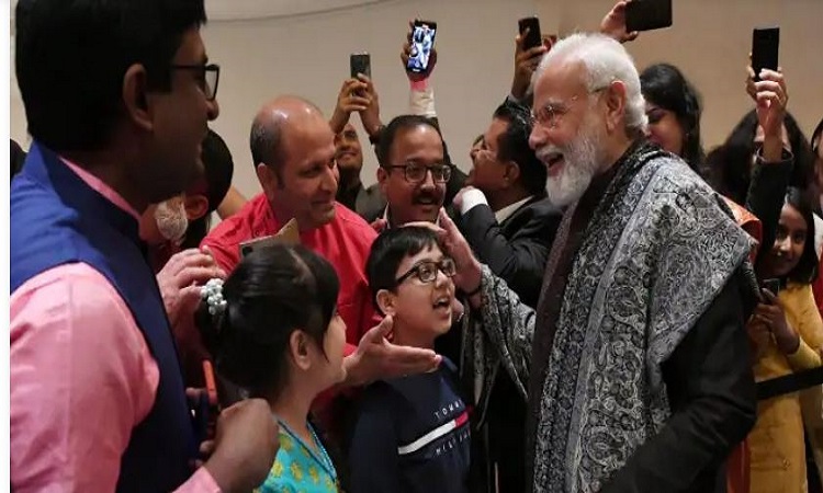 PM Modi Berlin Visit: पीएम मोदी का हुआ भव्य स्वागत, बर्लिन में गूंजे भारत माता की जय और वंदे मातरम के नारे