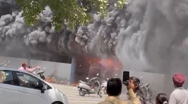 Punjab News: गुरु नानक देव अस्पताल में लगी भीषण आग, मरीजों को निकाला गया बाहर