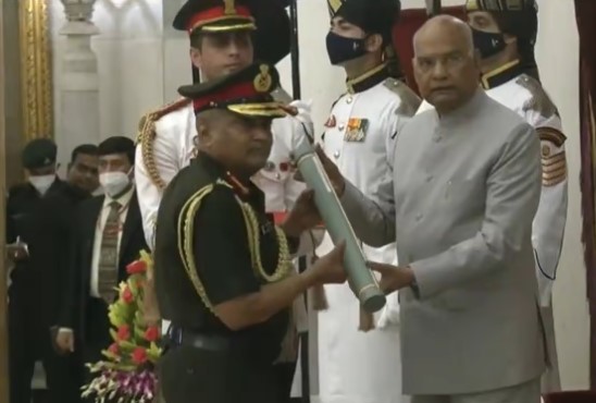 Honor : राष्ट्रपति रामनाथ कोविंद ने सेना प्रमुख जनरल मनोज पांडेय को दिया परम विशिष्ट सेवा मेडल