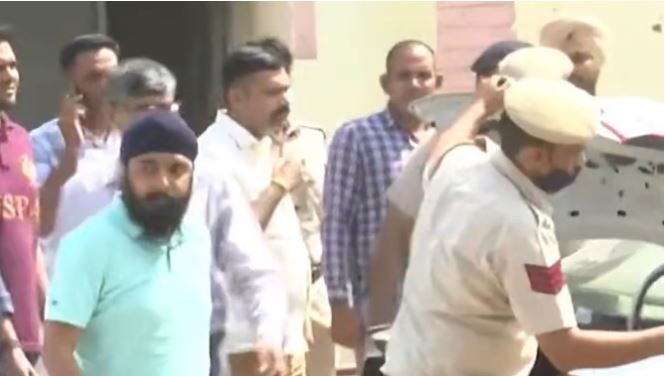 Tajinder Bagga Case: भाजपा नेता तजिंदर पाल बग्गा को लेकर रवाना हुई दिल्ली पुलिस