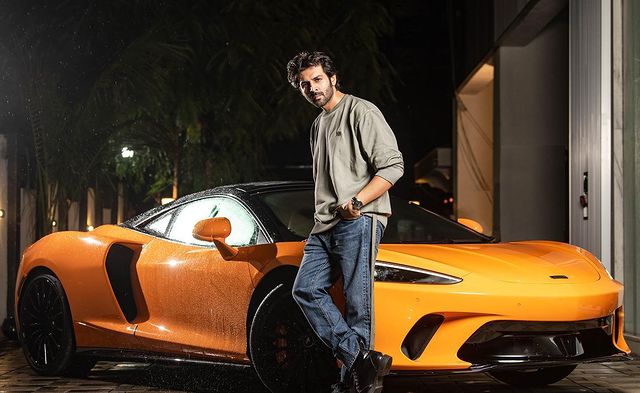 Kartik Aaryan बने इंडिया के पहले स्पोर्ट्स कार ओनर, गिफ्ट में मिली करोड़ों की कार