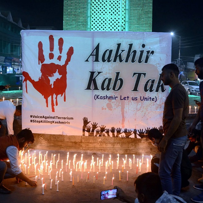 Target Killings in Kashmir : कश्मीर में लौटा 1990 का दौर, हिंदू कर्मचारी बोले- पता नहीं कब कौन मार दे गोली