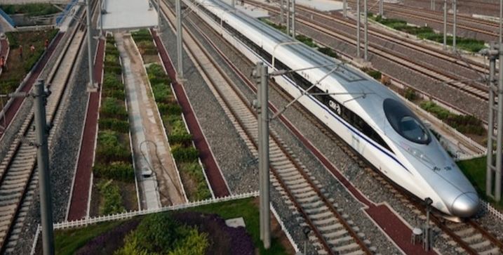 China bullet train : ग्वांगझाऊ में भूस्खलन की वजह से बुलेट ट्रेन का हुआ ये हाल , चालक की मौत, 7 यात्री घायल