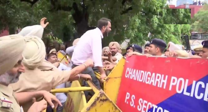 National Herald Case: राहुल गांधी से पूछताछ को लेकर कांग्रेस का प्रदर्शन जारी, देशभर में कार्यकर्ता कर रहे विरोध