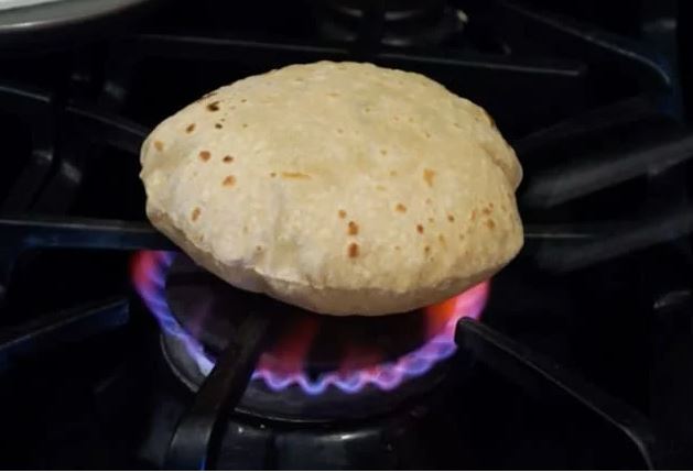 Roti Ke Upay : रोटी से जुड़े ये उपाय जीवन में आर्थिक समस्याओं को करेगा दूर, नहीं होगी पैसे की कमी