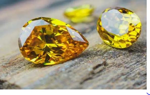 Topaz Gemstones : पीला पुखराज रत्न रंक से राजा बना देता है, पहनने वाले के मन को शांत करता है