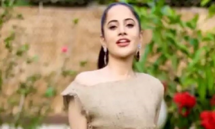 Urfi Javed Videos: उर्फी ने बनाया बोरी का ड्रेस, आप भी देखकर हो जाएंगे हैरान