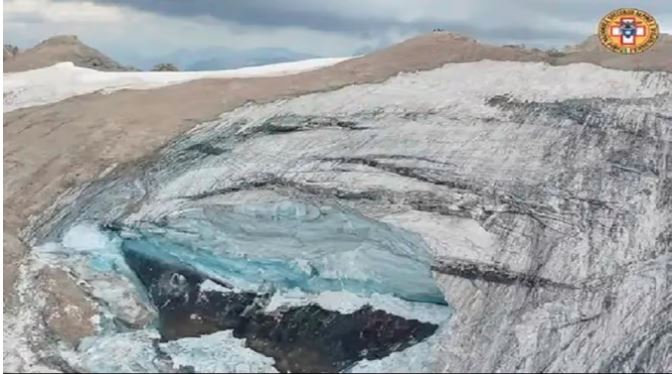 Italy : Alpine Glacier का बड़ा हिस्सा टूटा, 6 की मौत,आठ घायल व मलबे में 18 लोग फंसे