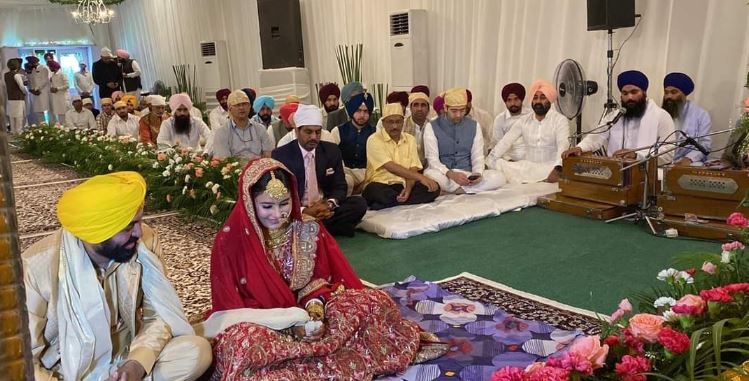 Cm Bhagwant Mann Marriage: दूल्हा बने सीएम भगवंत मान, शादी की रस्में हुई  शुरू - पर्दाफाश