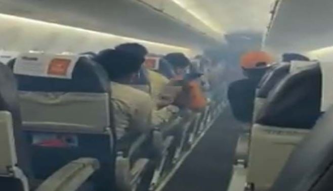 Spicejet Emergency Landing : दिल्ली एयरपोर्ट पर स्पाइसजेट फ्लाइट की आपात लैंडिंग, बड़ा हादसा टला