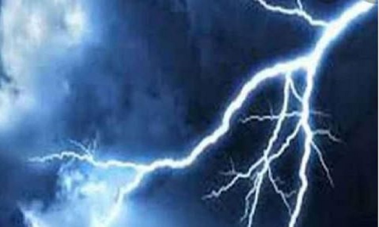 UP News: सीतापुर में अकाशीय बिजली का कहर, दंपति समेत चार लोगों की दर्दनाक मौत