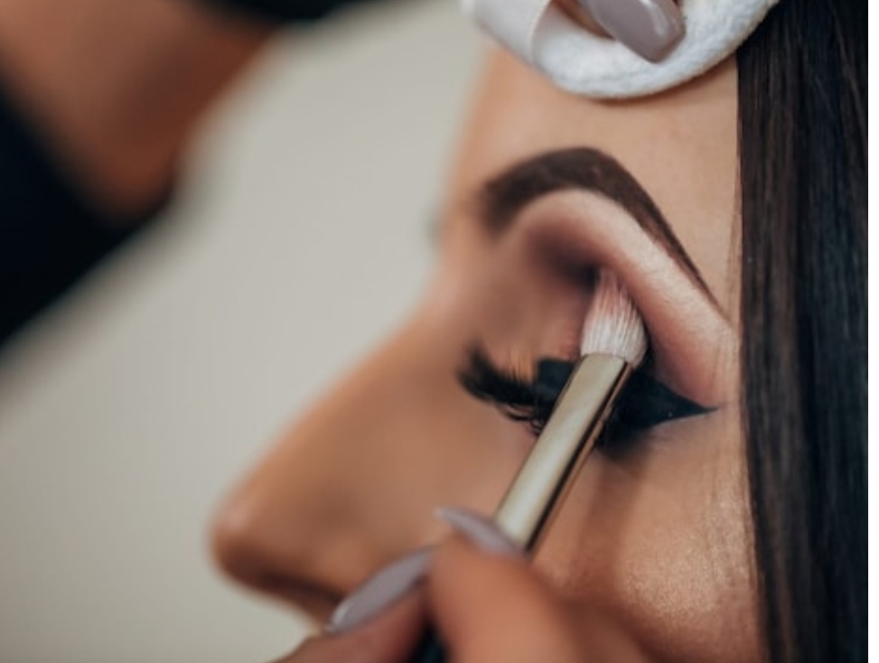 Tips for Smokey Eye Makeup : इस तरीके से बनाएं आप भी अपनी Smokey Eye