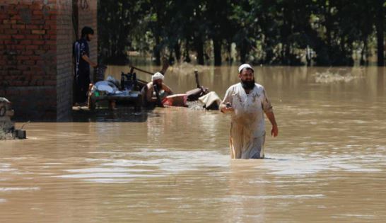 Pakistan Floods : पाकिस्तान में बाढ़ के कहर से फसल-घर और सड़कें तबाह,आजीविका पर असर पड़ा