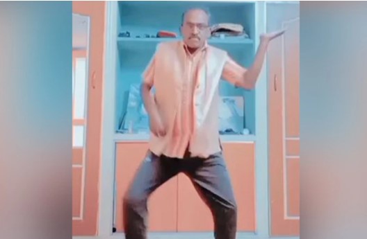Viral Video: बुजुर्ग ने ऋतिक रोशन के गाने पर किया बेहतरीन डांस, वीडियो देख रह जाएंगे हैरान