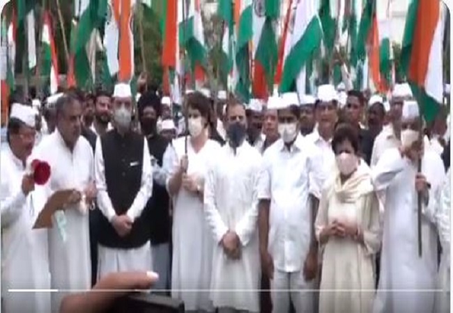 75th Independence Day : कांग्रेस ने दिल्ली में निकाली ‘आज़ादी गौरव यात्रा’, महंगाई-भ्रष्टाचार के विरोध में सड़कों पर उतरे कांग्रेसी
