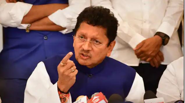 Maharashtra Politics: भाजपा के दिग्गज नेता ने शिंदे गुट के दीपक केसरकर को दी ड्राइवर का ऑफर, सियासी सरगर्मी बढ़ी