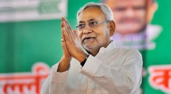 Bihar Politics: सीएम नीतीश कुमार ने राज्यपाल को सौंपा इस्तीफा, नई सरकार बनाने का दावा किया पेश