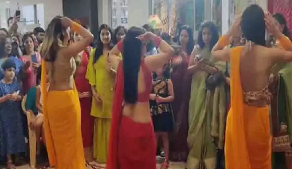 Bhabhi Dance Video: भाभियों का बेली डांस देख लोगों पलक झपकना गए भूल, आपने देखा क्या ?