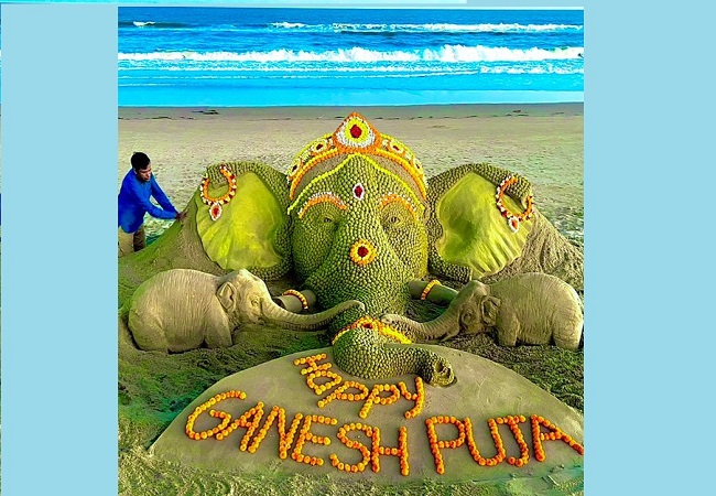 Ganesh Chaturthi 2022 : रेत के लड्डू से बनाई भगवान गणेश की प्रतिमा, आर्टिस्ट की तस्वीर ने किया मंत्रमुग्ध