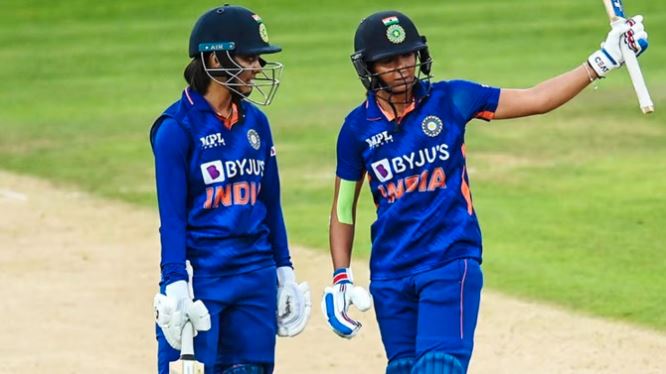 INDW vs ENGW : हरमनप्रीत के शतक के आगे इंग्लैंड की महिला टीम पस्त, भारत ने बनाई 2-0 की अजेय बढ़त
