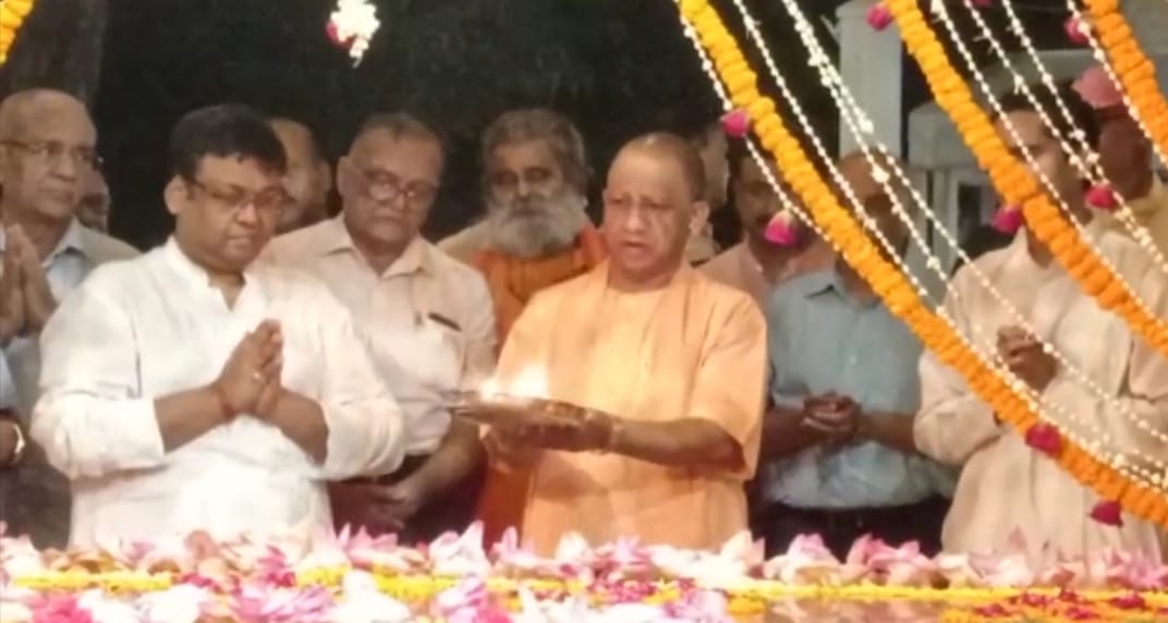 Gorakhpur News : सीएम योगी हनुमान प्रसाद पोद्दार की 130वें जयंती महोत्सव में हुए शामिल