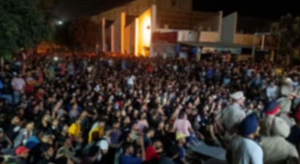 वीडियो लीक मामला: छात्रों का प्रदर्शन हुआ खत्म, मांगो पर बनी सहमति, यूनिवर्सिटी बंद