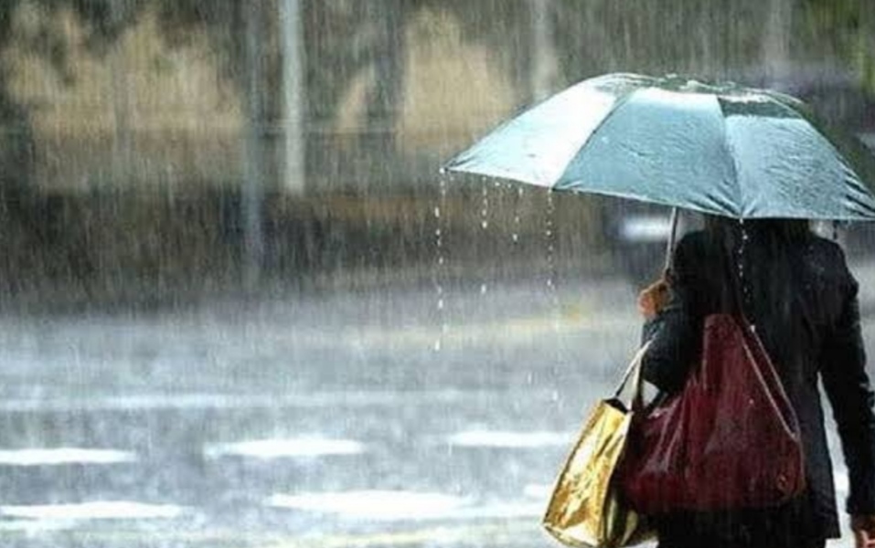 UP Weather Update: राजधानी लखनऊ समेत इन जिलों में सुबह से हो रही झमाझम बारिश, मौसम विभाग ने जारी किया येलो अलर्ट