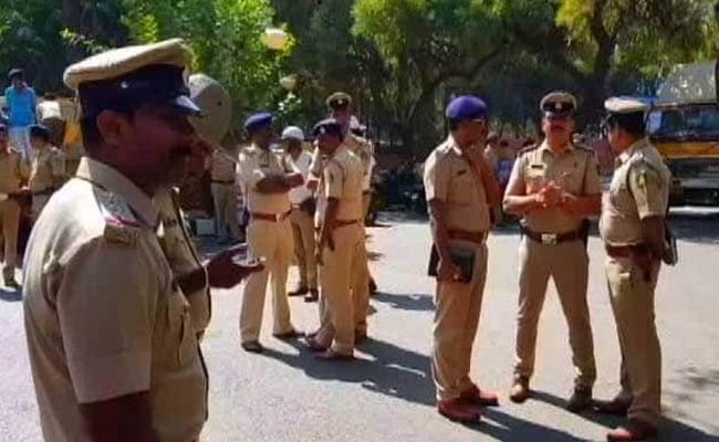 ‘PayCM’ पोस्टर विवाद को लेकर कर्नाटक पुलिस ने कांग्रेस नेताओं को लिया हिरासत में