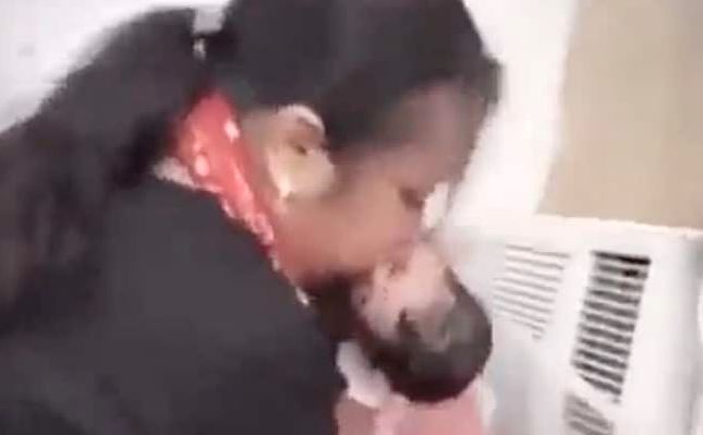 Viral Video -Salute to Dedication of Work : डॉक्टर बनीं भगवान, नवजात बच्ची को मुंह से सांस देकर जान बचाई, जन्म के बाद नहीं चल रही थीं सांसें