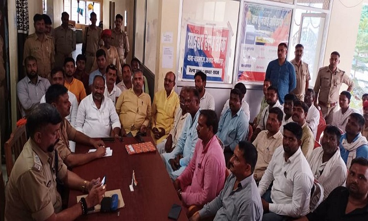 Gorakhpur News: ग्राम प्रधानों संग सीओ ने बैठक कर किया सीसीटीवी लगवाने की अपील