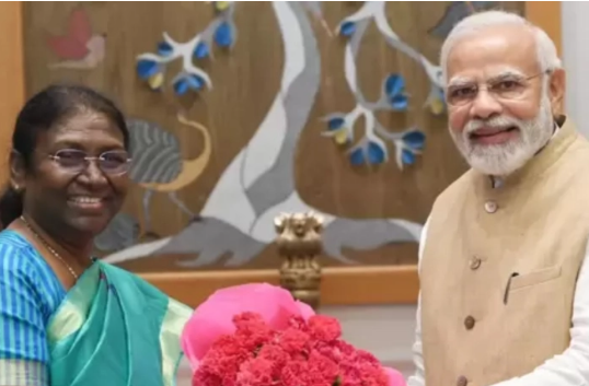 पीएम मोदी और राष्ट्रपति द्रौपदी मुर्मू ने देशवासियों को दिवाली की बधाई दी
