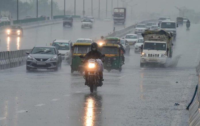 UP Weather Update: राजधानी समेत इन जिलों में होगी भारी बारिश, मौसम विभाग ने जारी किया येलो अलर्ट